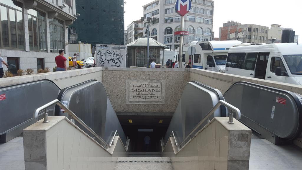 Daru Sultan Hotels Galata Stambuł Zewnętrze zdjęcie Entrance of the station